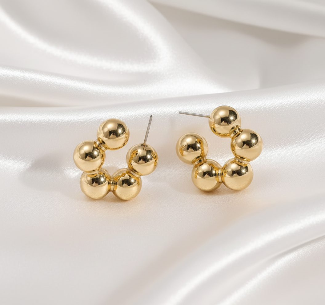 Gouden Bal in C-Vorm Oorbellen